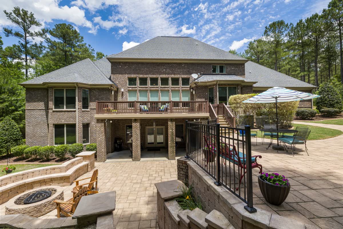 Paver patio with seat walls and fire pit